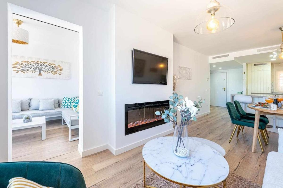 797 Holiday Rentals - Lujoso Apartamento En Arroyo Con Piscina เบนัลมาเดนา ภายนอก รูปภาพ