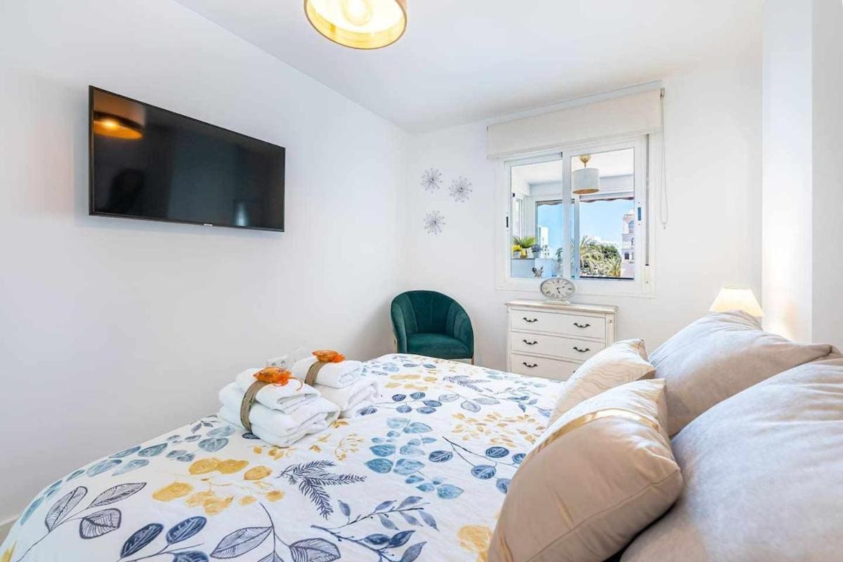797 Holiday Rentals - Lujoso Apartamento En Arroyo Con Piscina เบนัลมาเดนา ภายนอก รูปภาพ