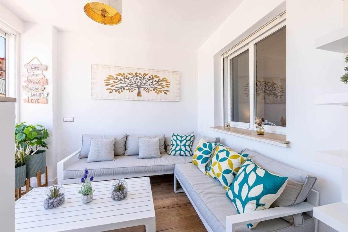 797 Holiday Rentals - Lujoso Apartamento En Arroyo Con Piscina เบนัลมาเดนา ภายนอก รูปภาพ