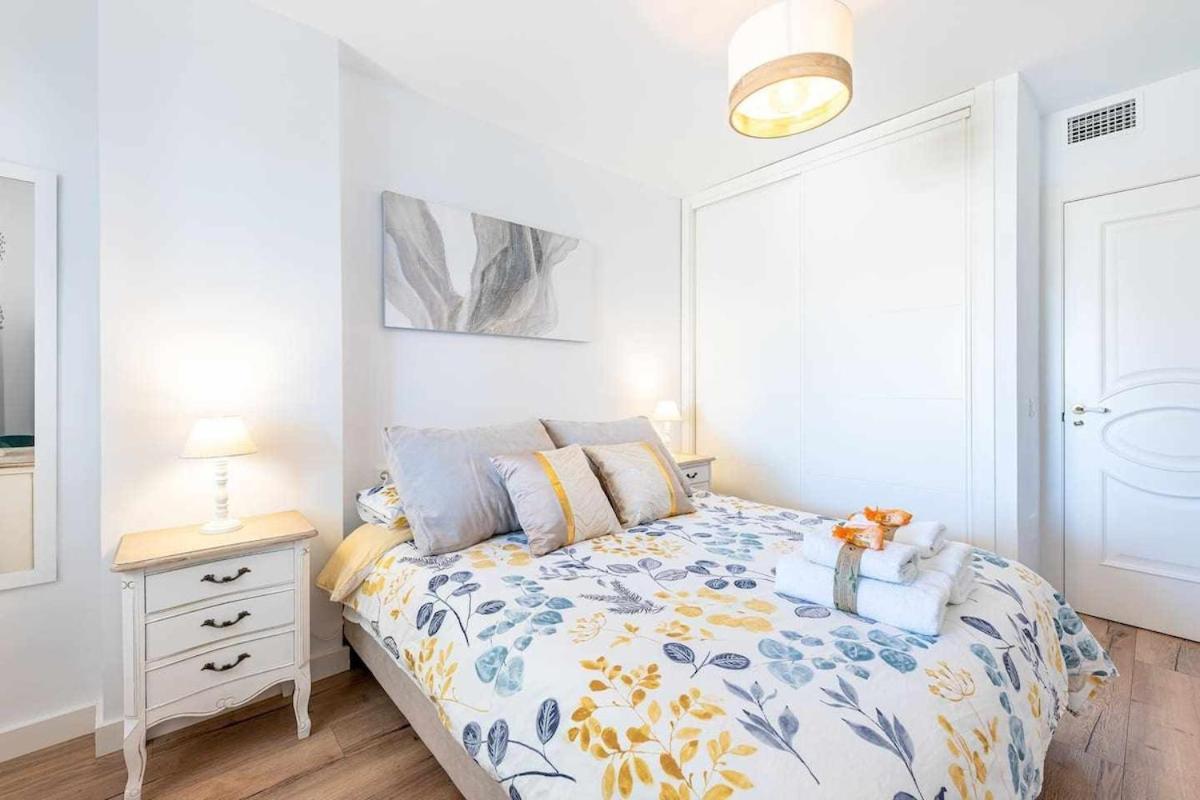 797 Holiday Rentals - Lujoso Apartamento En Arroyo Con Piscina เบนัลมาเดนา ภายนอก รูปภาพ